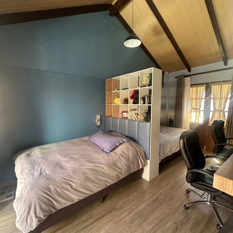 Dormitorio en suite con ropero empotrado